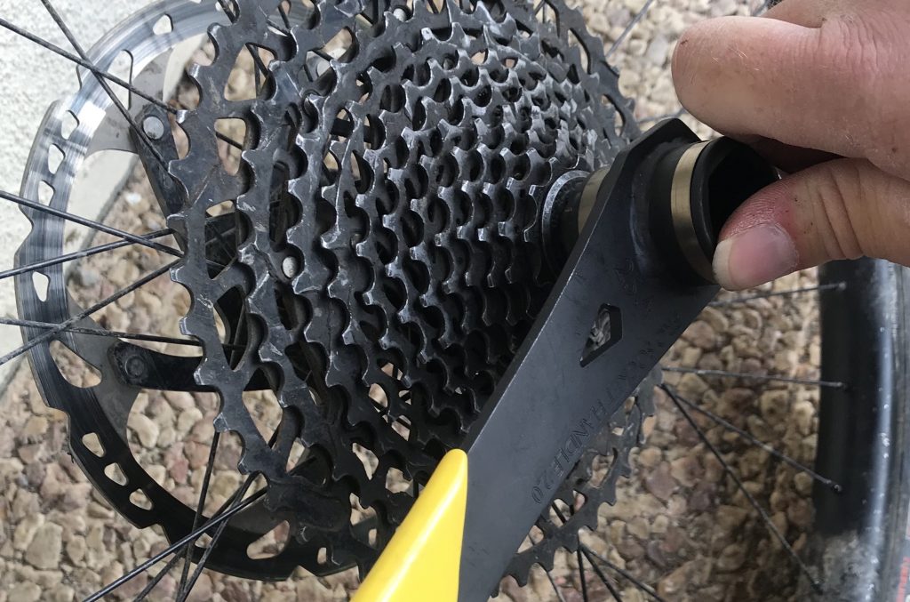 Changing best sale mtb cassette