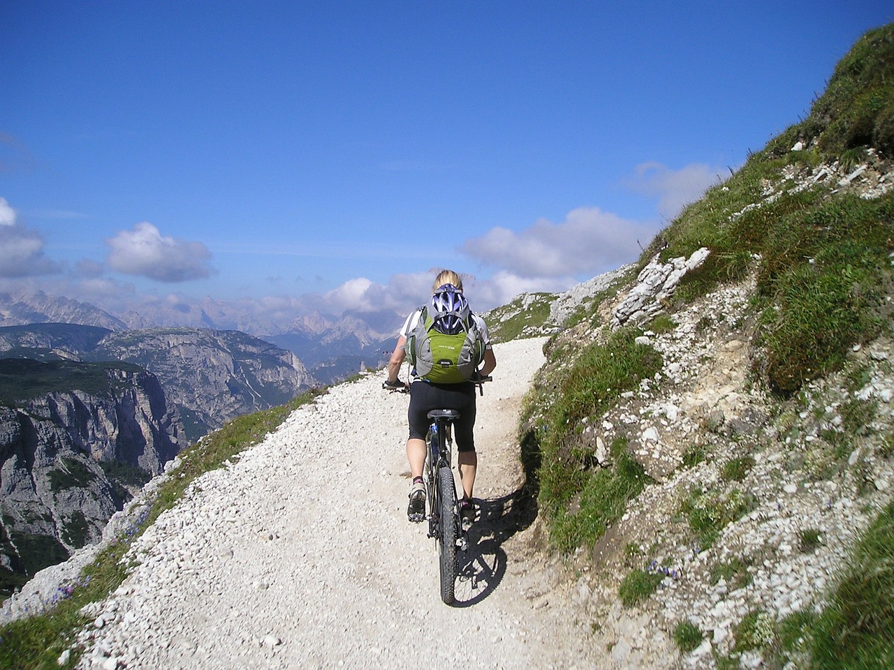 difference between xc and trail bikes